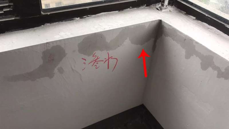 裝修知識貼——這幾天的暴雨，讓窗框周邊都現了“原形”~
